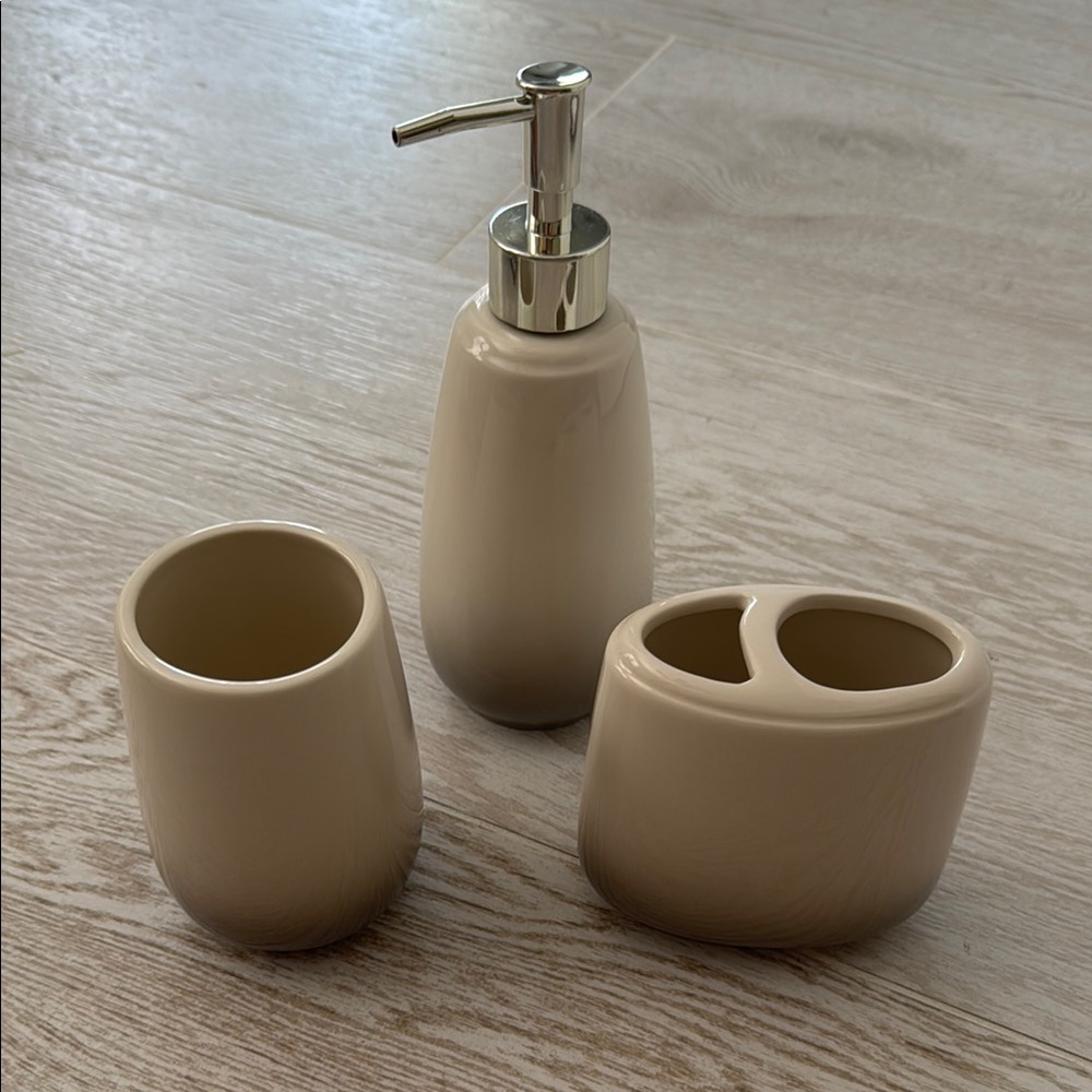 Elegant Gray/Cream Ombre Bathroom Accessory Set
